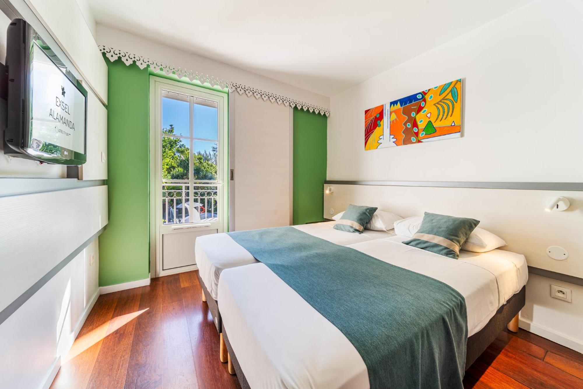 Hotel Exsel Alamanda Saint-Gilles Les Bains Exterior photo
