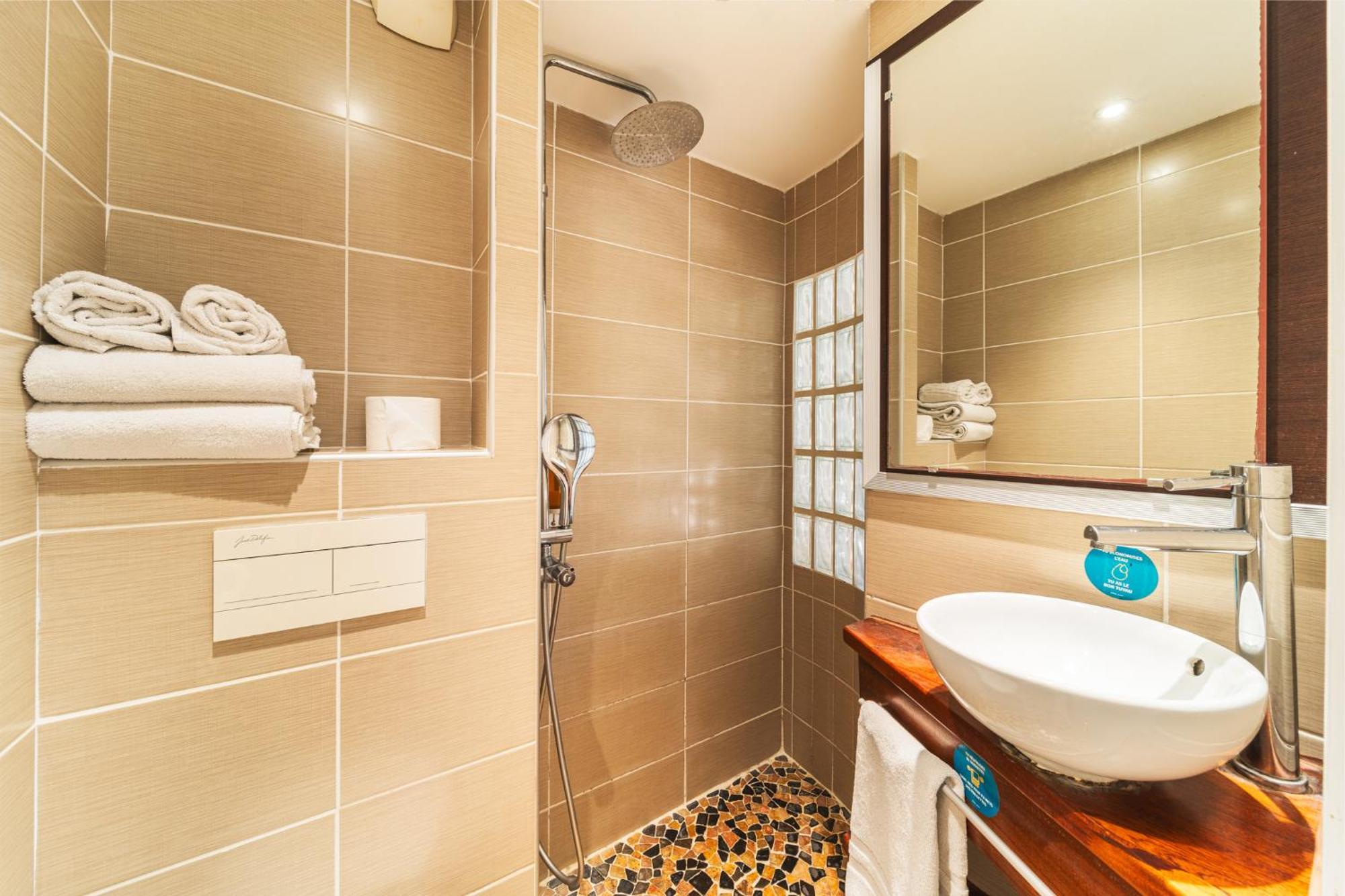 Hotel Exsel Alamanda Saint-Gilles Les Bains Exterior photo