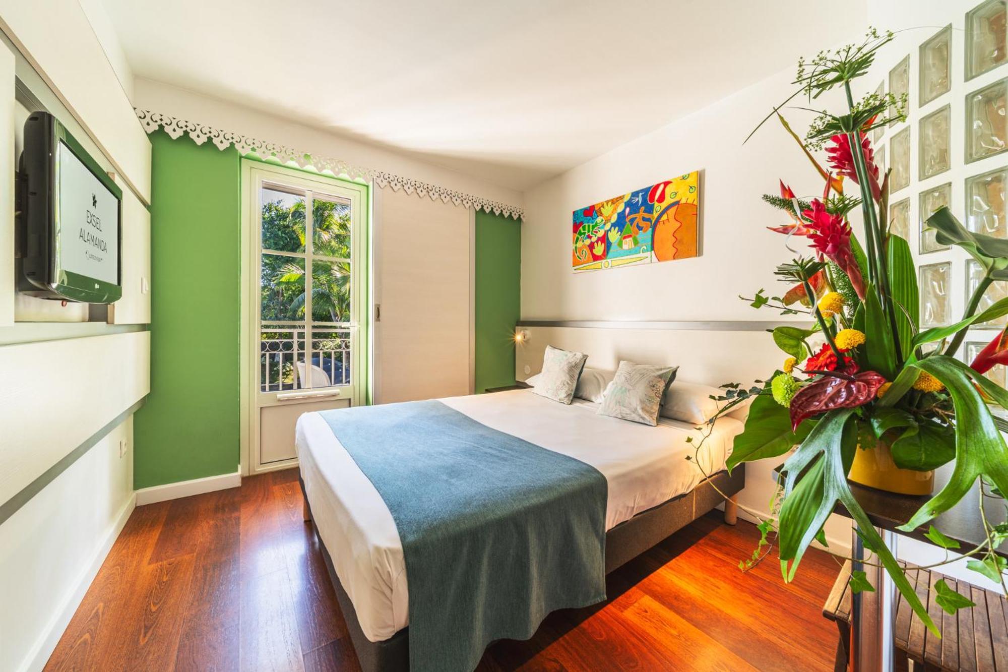 Hotel Exsel Alamanda Saint-Gilles Les Bains Exterior photo