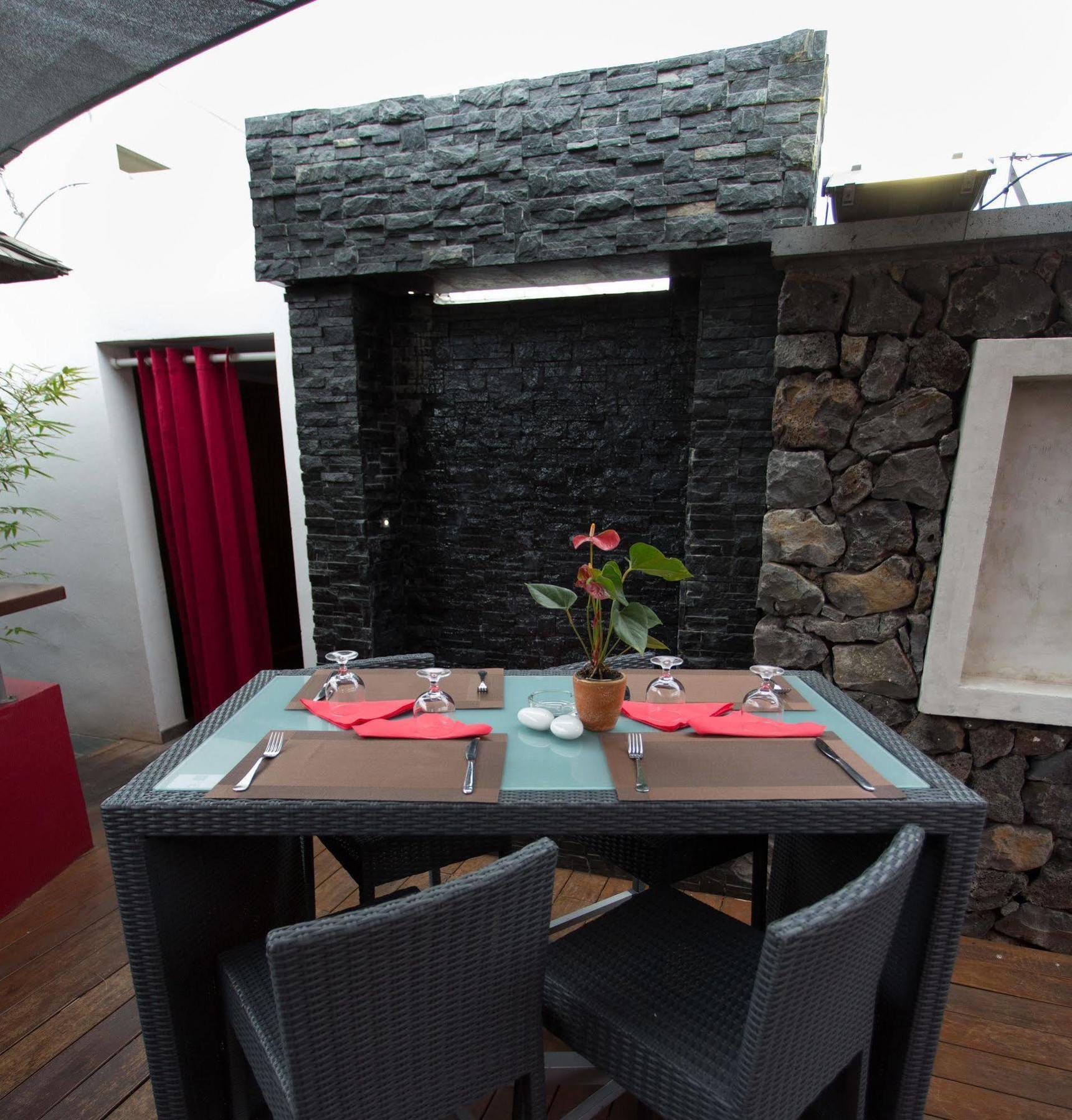 Hotel Exsel Alamanda Saint-Gilles Les Bains Exterior photo